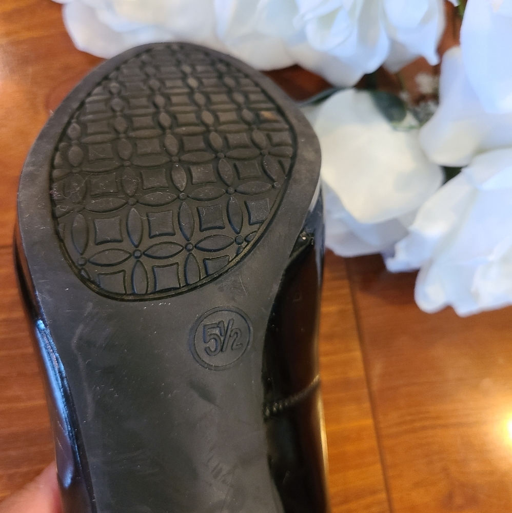 Merona Black Heels Size 5 1/2** - Picture 4 of 7
